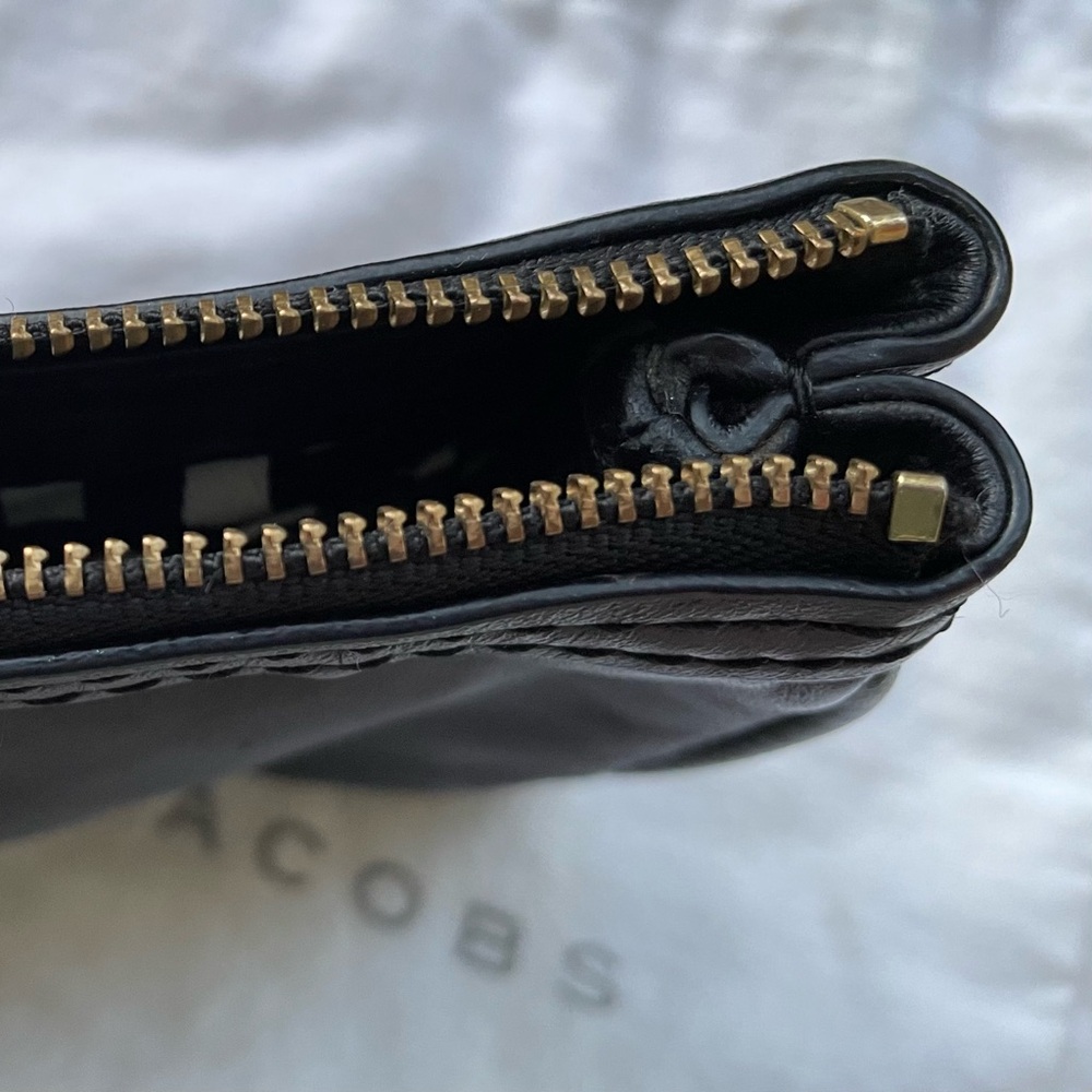 Marc by Marc Jacobs GUC Black Leather Zippered Wristlet Clutch Purse w/ Dust Bag - Picture 4 of 13